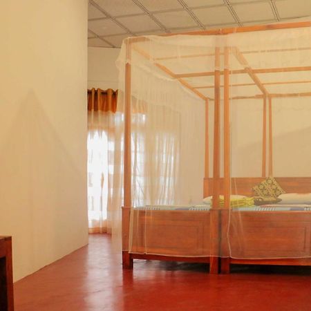 Julia Safari Inn Tissamaharama Ngoại thất bức ảnh