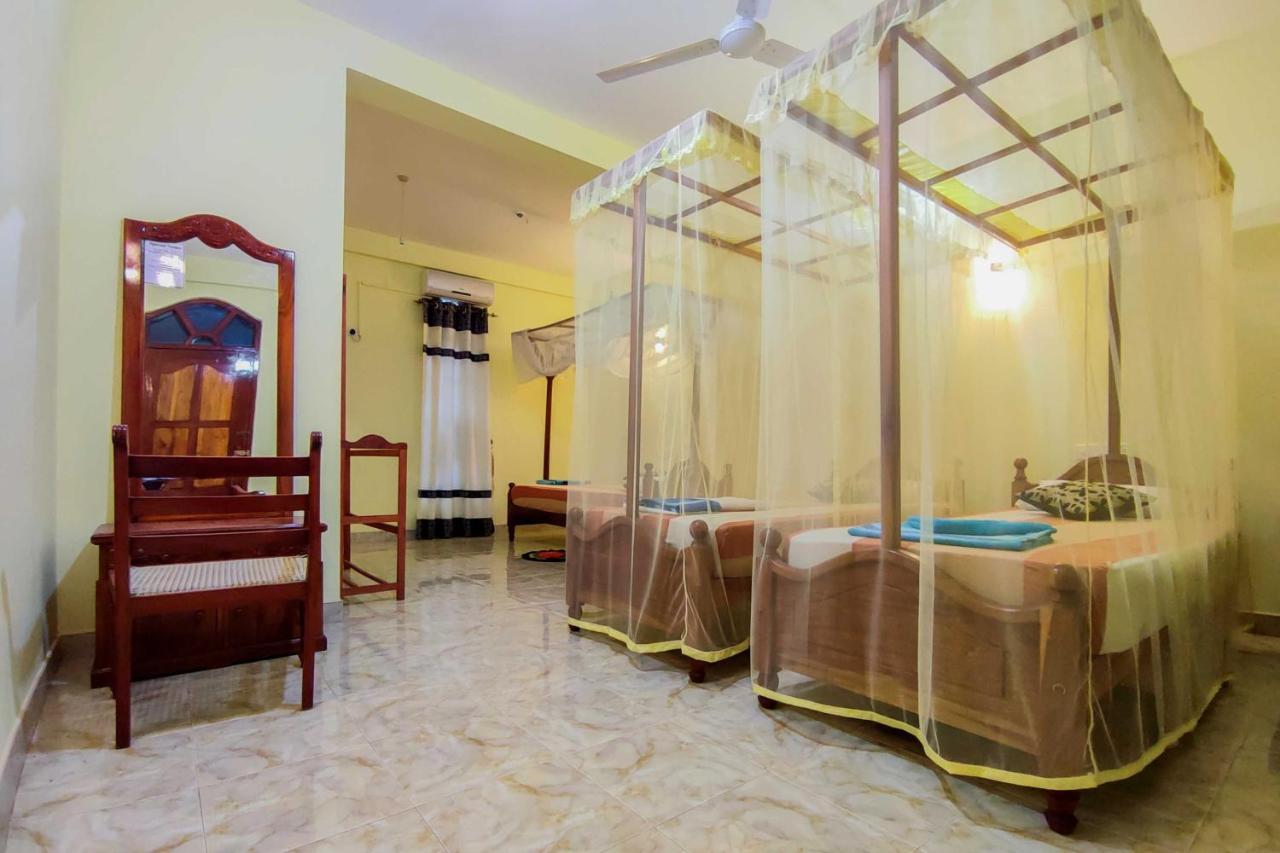 Julia Safari Inn Tissamaharama Ngoại thất bức ảnh